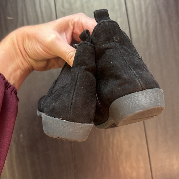 Mini Mia toddler girl star black suede booties size 7 GUC - Picture 4 of 4